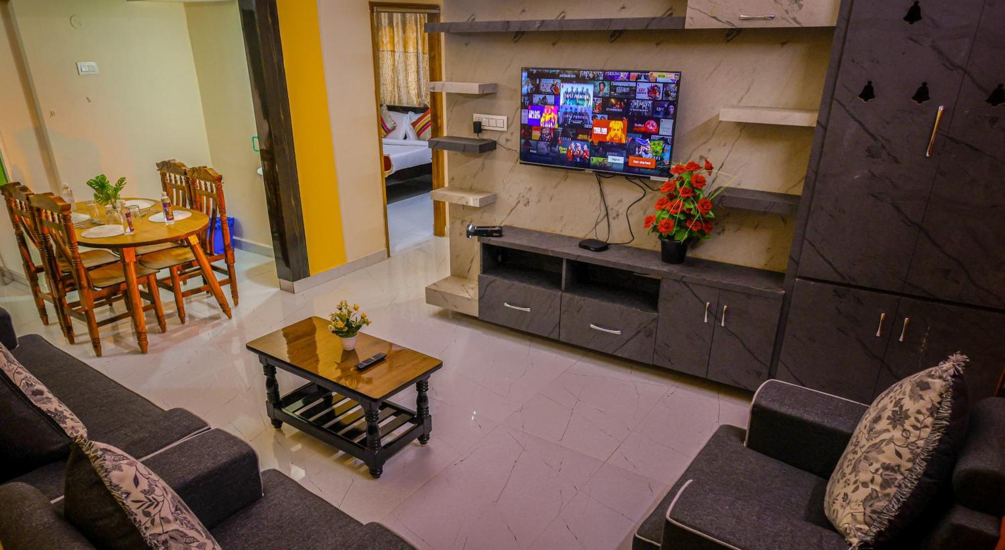 Homestay S V Ideal -2bhk Service Apartments-ac Bedrooms, Premium Amities, 2km To Tiruchanoor Padmavathi Temple , 6km To Alipiri, 24 Service Boys Available