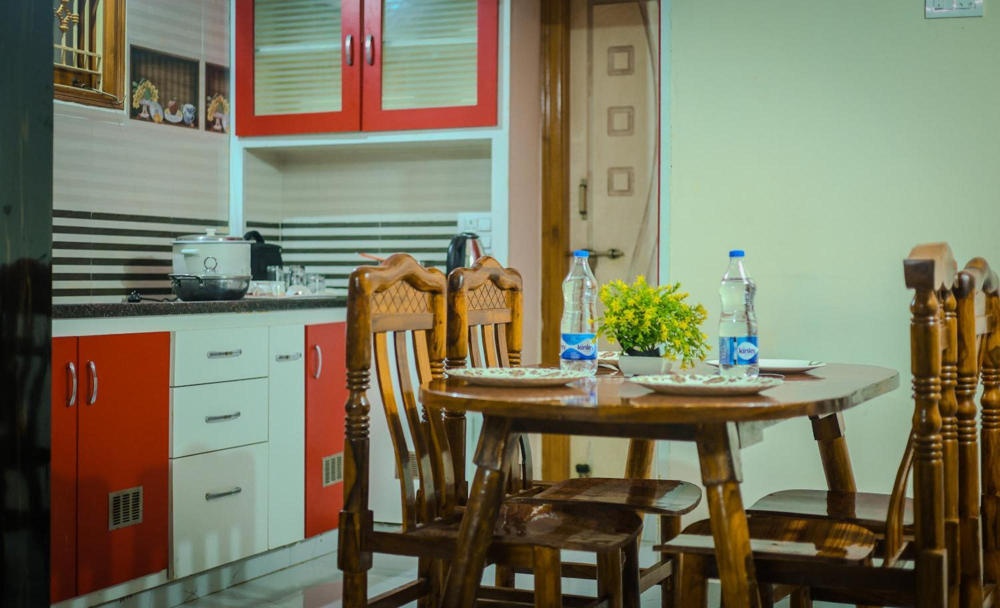 S V Ideal -2bhk Service Apartments-ac Bedrooms, Premium Amities, 2km To Tiruchanoor Padmavathi Temple , 6km To Alipiri, 24 Service Boys Available Homestay Tirupati