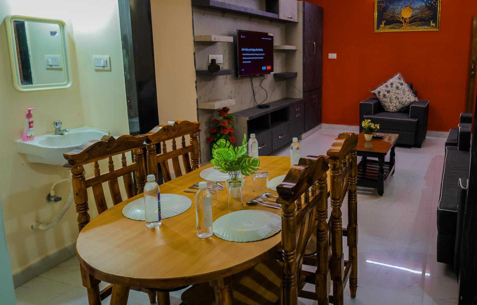 S V Ideal -2bhk Service Apartments-ac Bedrooms, Premium Amities, 2km To Tiruchanoor Padmavathi Temple , 6km To Alipiri, 24 Service Boys Available *